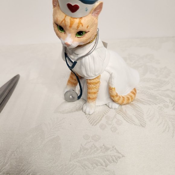 Nurse Cat Figurines from Hamilton Collection-Nurses Are Su-purr Heros - Picture 2 of 5
